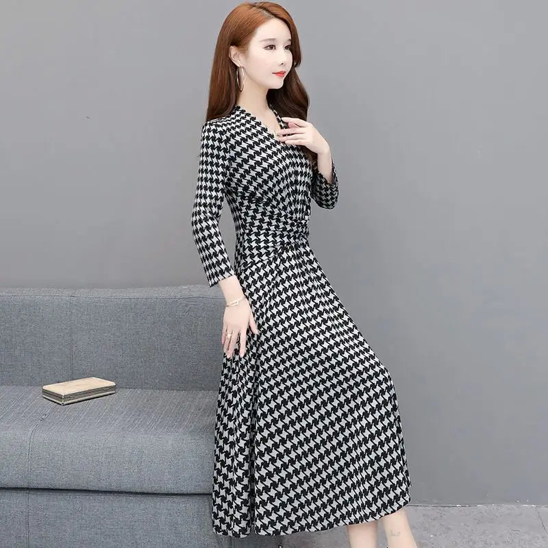 Abito da donna a quadri con scollo a V e zip