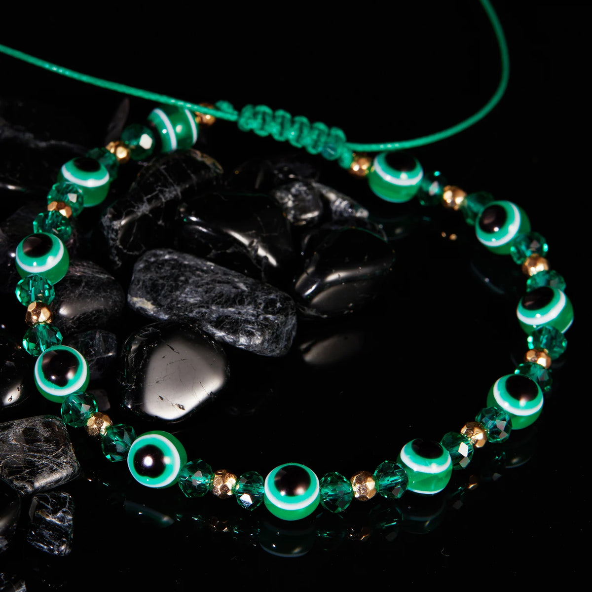 Bracciale con perline colorate e motivo occhio blu