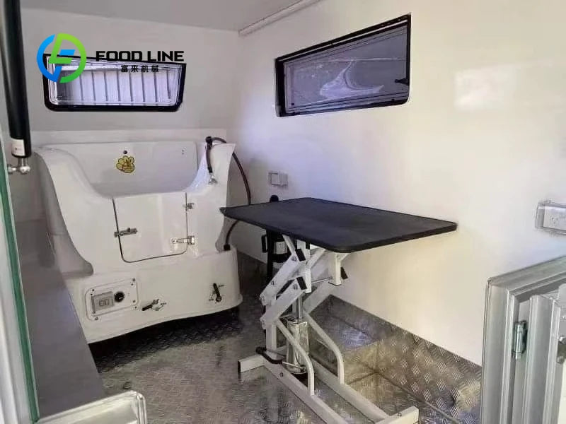 Voll ausgestatteter Haustier-Pflege-Anhänger, konzipiert für Hundewaschen, Fellpflege, Trocknen und Beauty-Services an jedem Ort