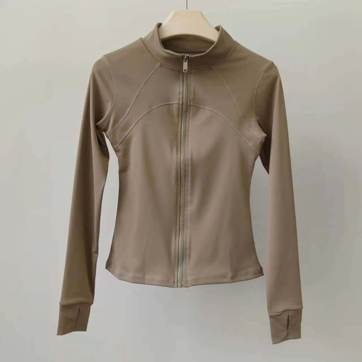 Damen-Sportjacke mit hohem Kragen und Reißverschluss