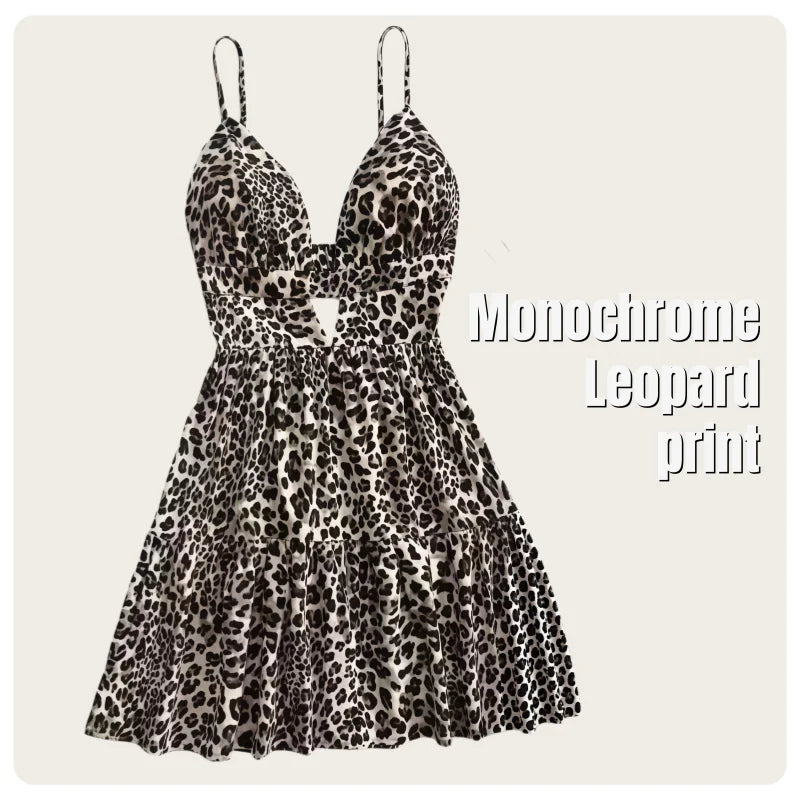 Abito corto da donna con stampa leopardata e scollo a V