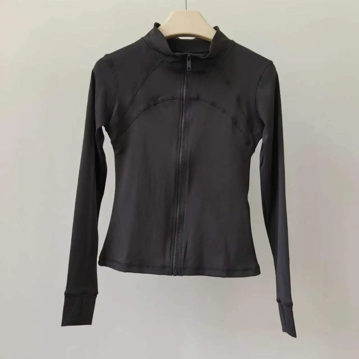 Damen-Sportjacke mit hohem Kragen und Reißverschluss