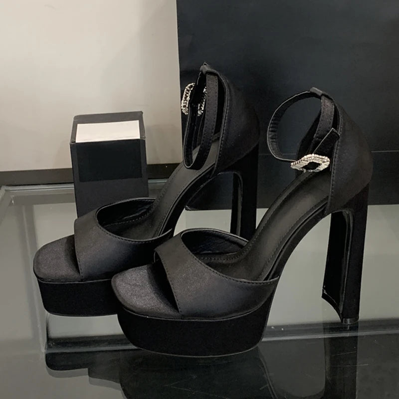 Sandali donna Liyke neri con plateau e tacco largo