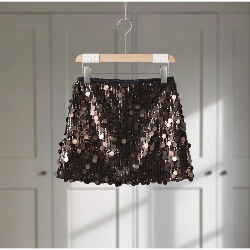 Abito lungo con paillettes, spalline sottili e scollo a V