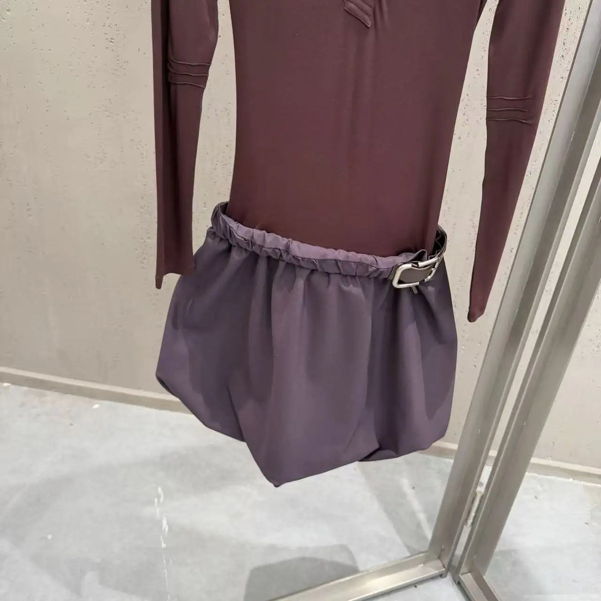 Abito da donna a lunghezza midi con colletto a revers