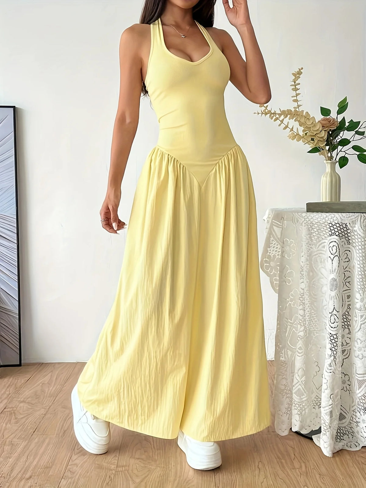 Abito lungo giallo da donna con scollo all’americana e schiena scoperta