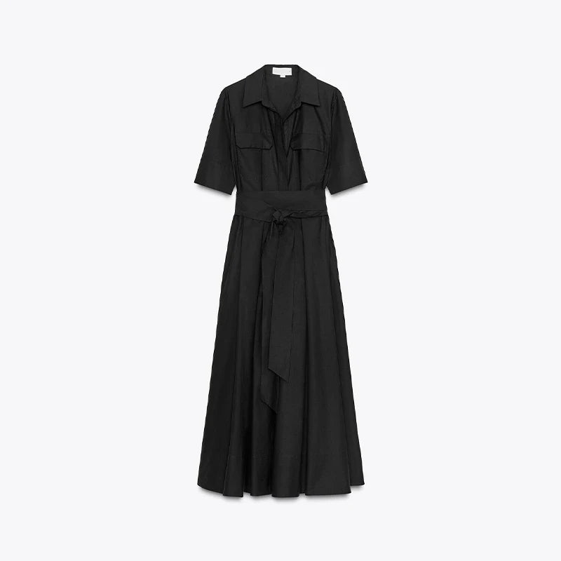 Langes Damenkleid mit Reverskragen und Frontbindung