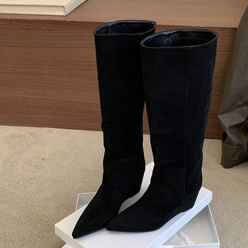 Stivali donna Liyke effetto suede con zeppa interna