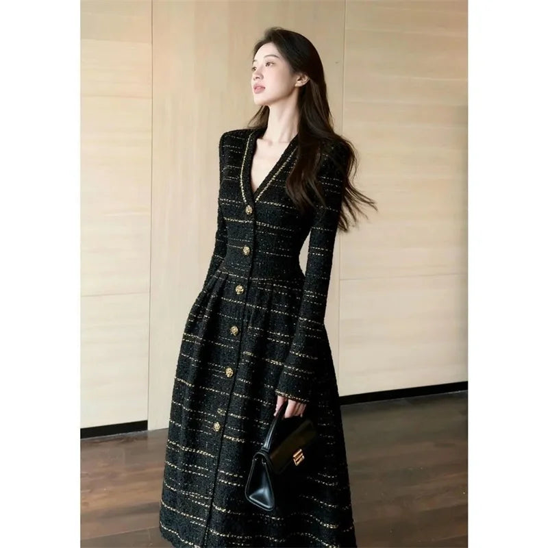 Abito lungo da donna con scollo a V e bottoni