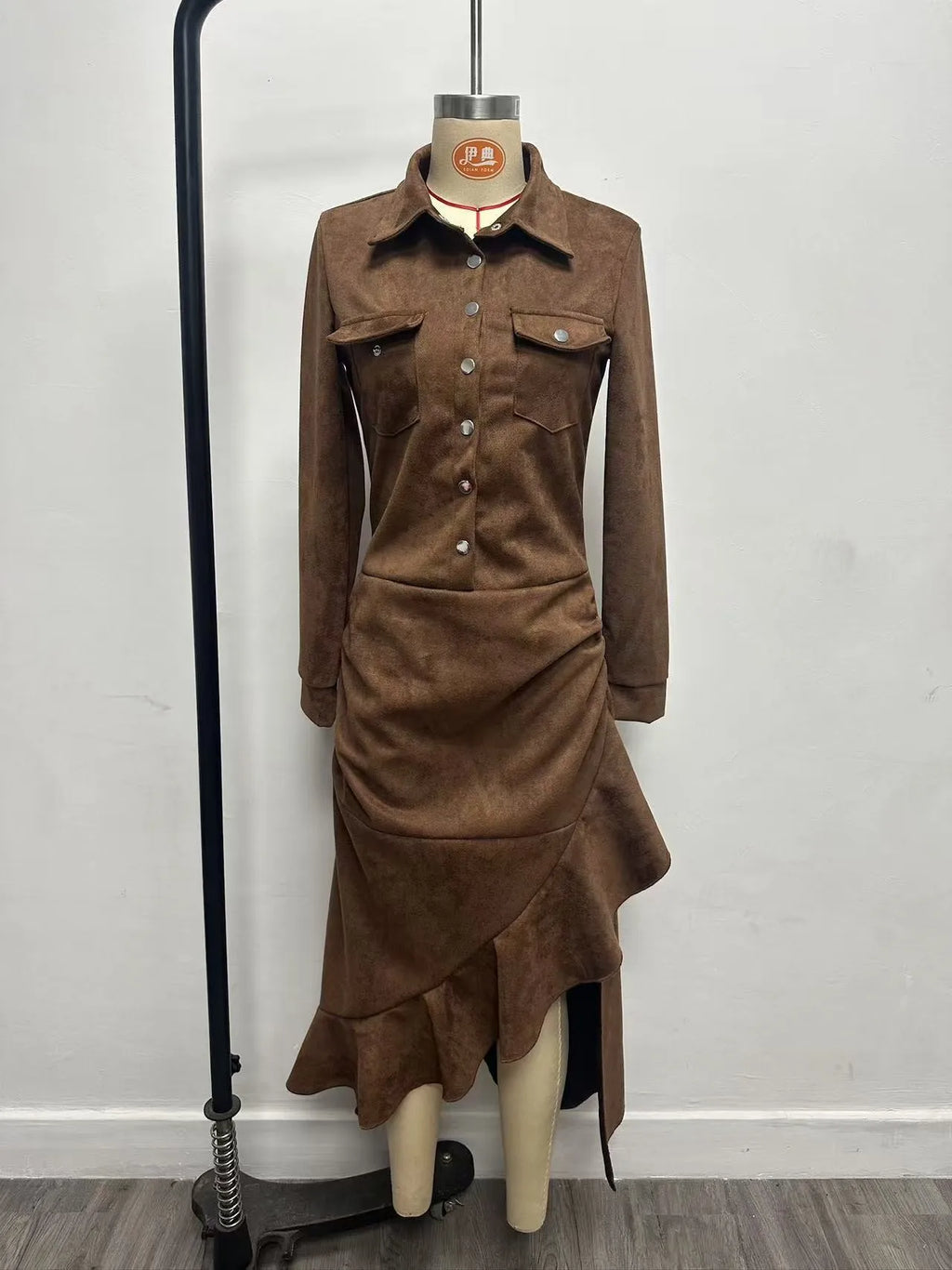 Women's long dress with lapel collar and long sleeves