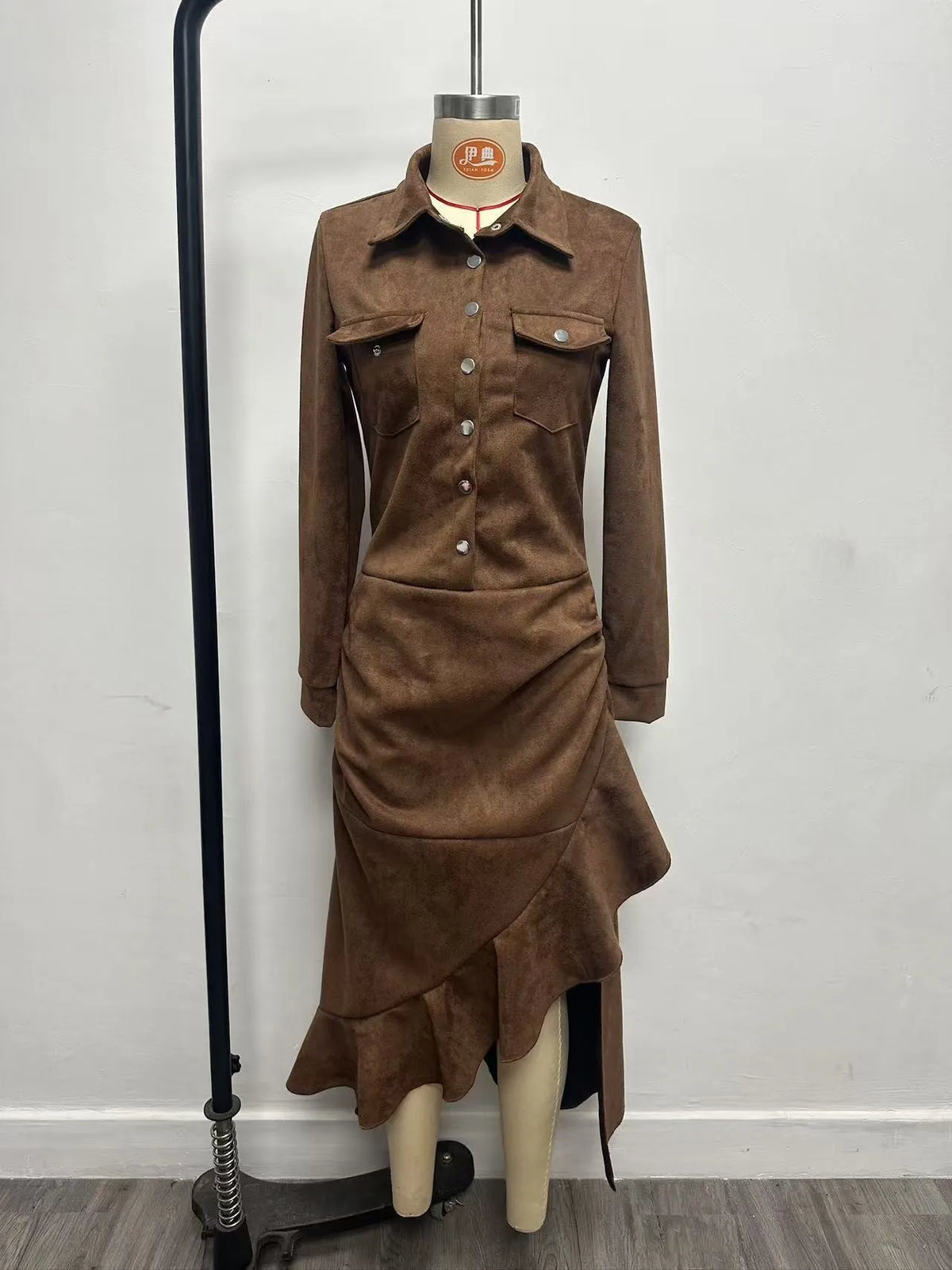 Women's long dress with lapel collar and long sleeves