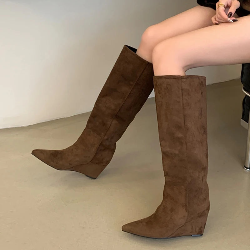 Stivali donna Liyke effetto suede con zeppa interna