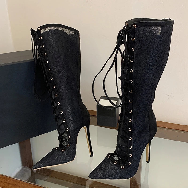Stivali donna Liyke in pizzo nero con lacci