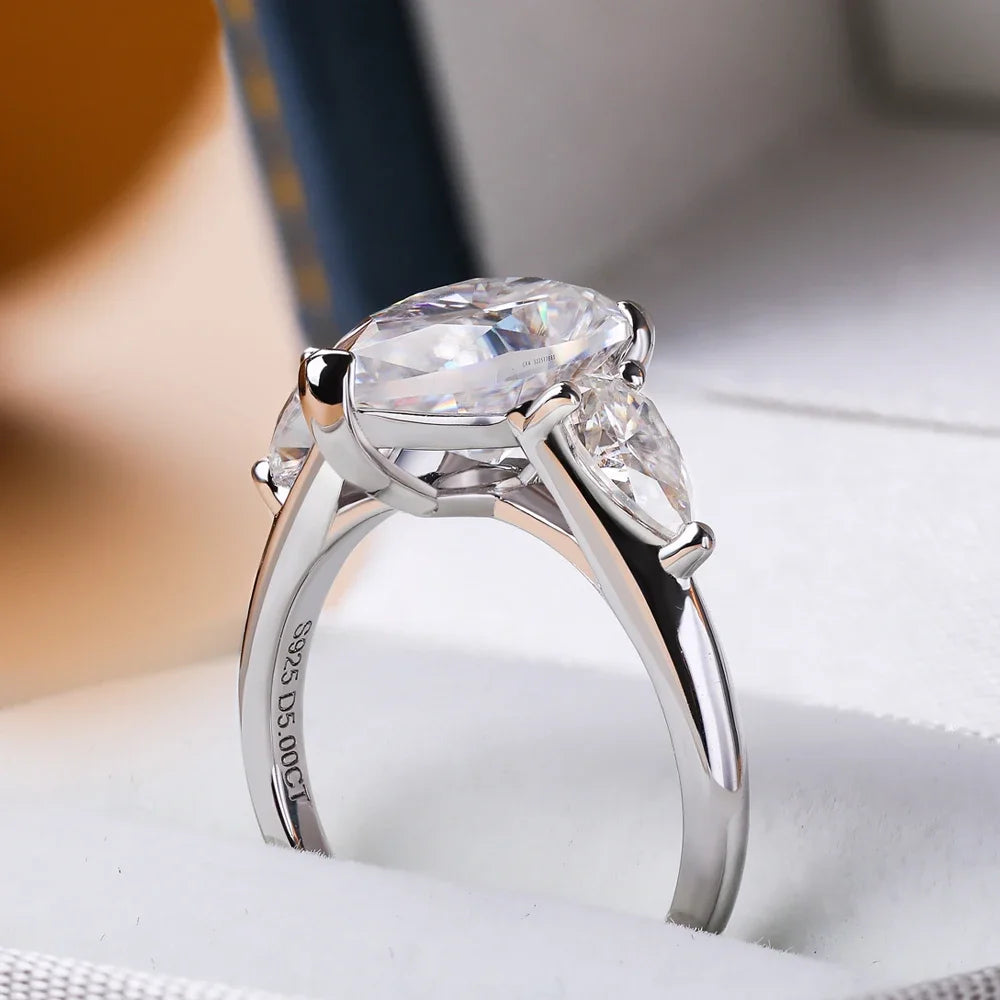 Anello a goccia in argento 925 con moissanite
