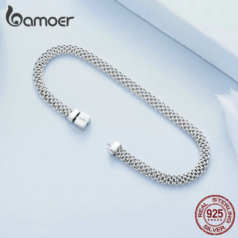 Geflochtenes Armband mit quadratischem Verschluss