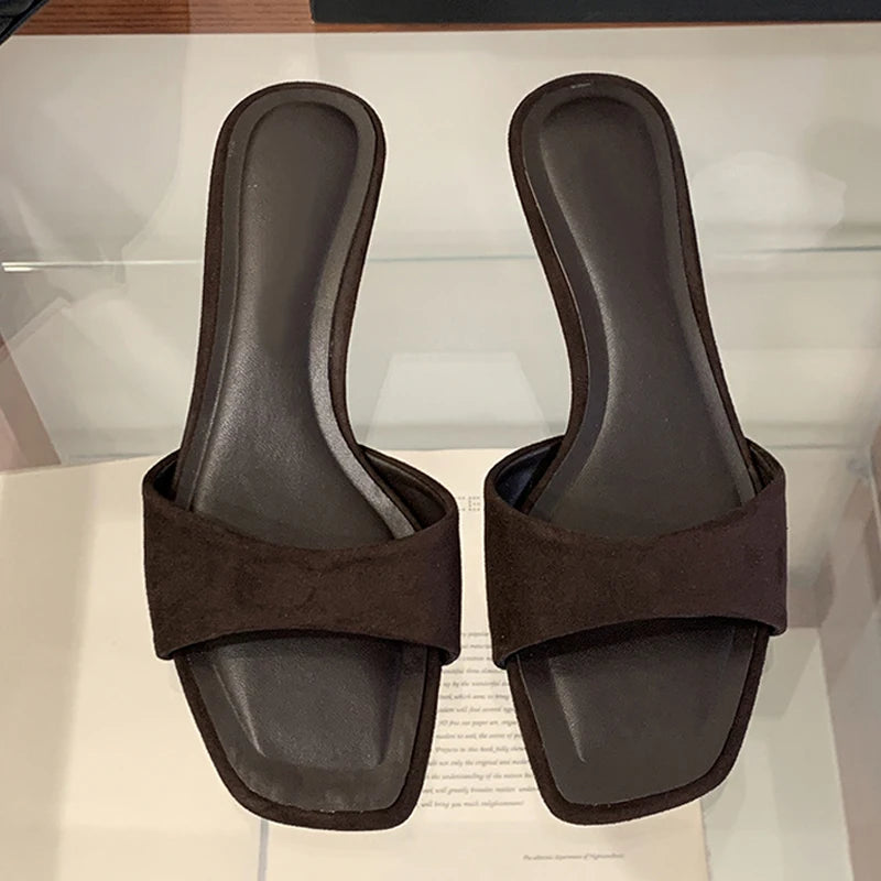 Mules donna Liyke a fascia larga con tacco squadrato